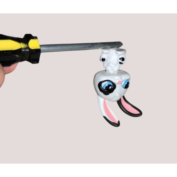 Littlest Pet Shop LPS Black & White Bunny Rabbit MOVING Blue Eyes (2006) magnet - Picture 8 of 8